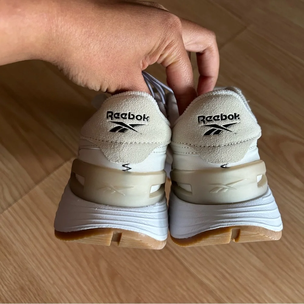 NEW Reebok Classic Harman Beige Crème Sneakers Women’s 6